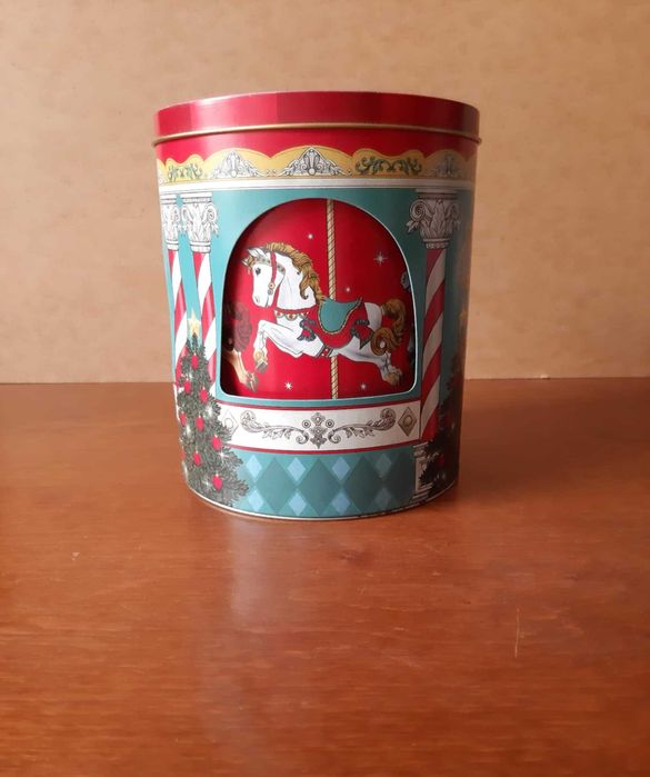 Metalowa puszka pudełko pozytywka - świąteczna karuzela