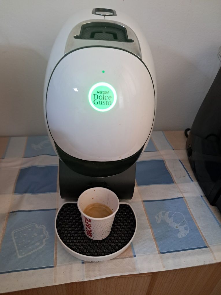 Máquina café Dolce Gusto Neo