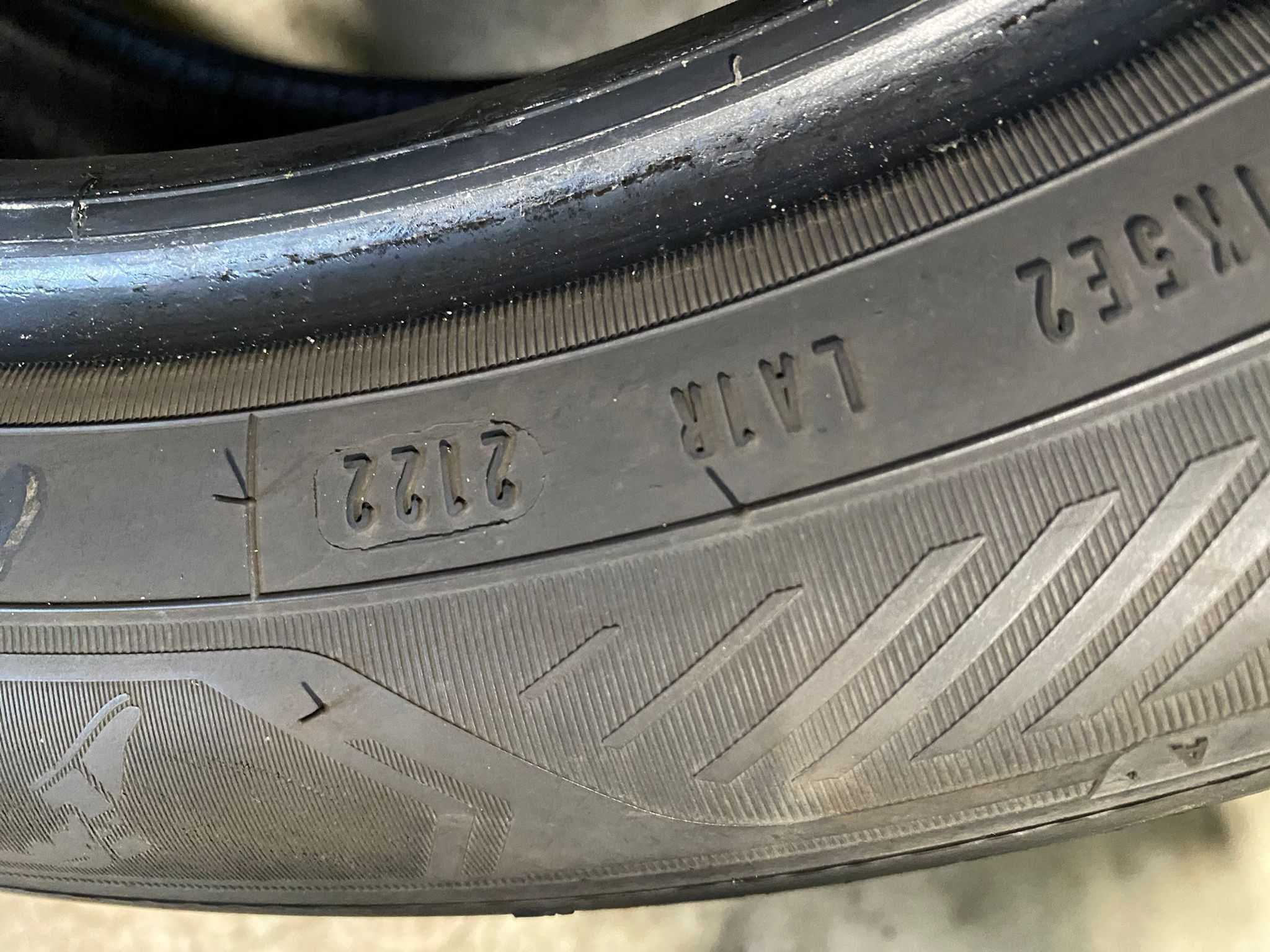 18'' 215/55/18 Goodyear Eficient Grip 2 SUV lato