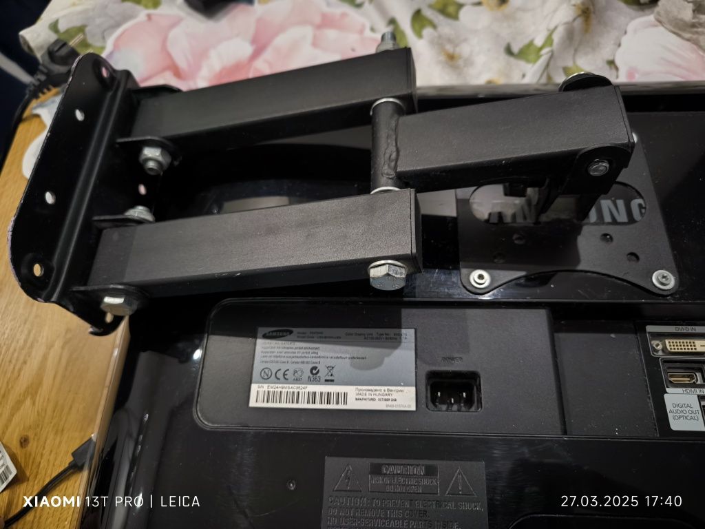 Telewizor Samsung 24"+wieszak+dekoder