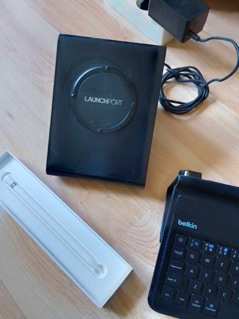 Apple iPad  mini 5 64/Wi-Fi+LAUNCHport + klawiatura !!!