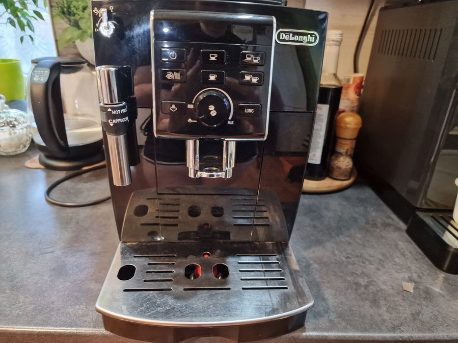 Automatyczny ekspres ciśnieniowy De'Longhi  ECAM23.120.B Czarny