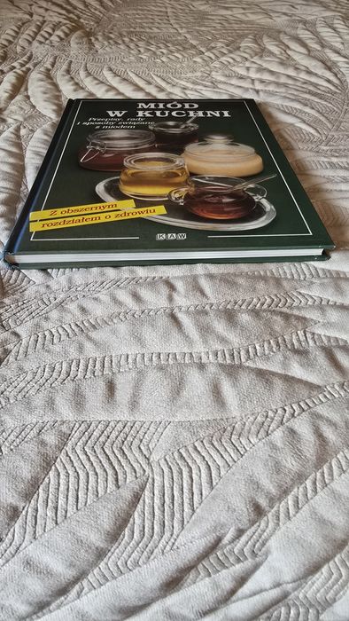 Książka wydawnictwa KAM " Miód w kuchni"