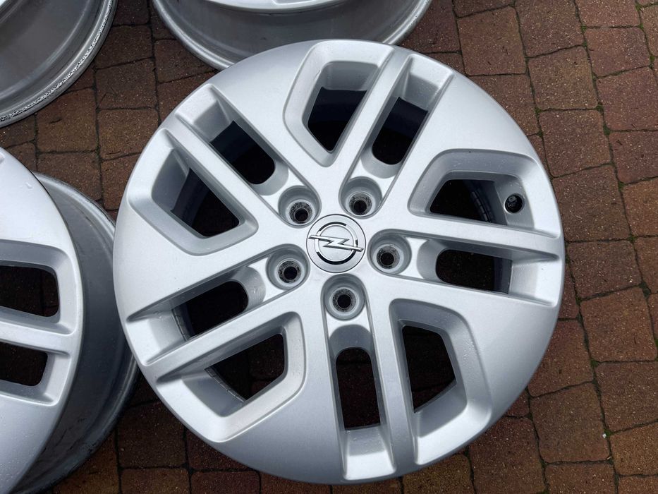 3977. Alufelgi 17" Vivaro B Trafic oryginalne 5x114.3 6J ET50 czujniki