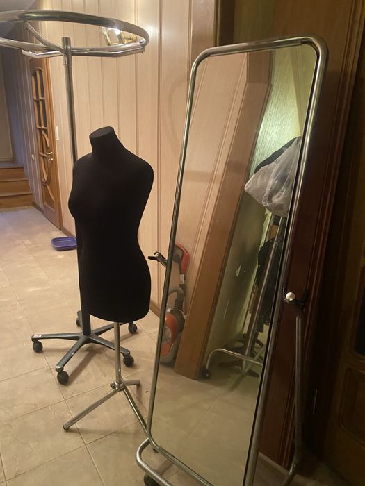 Вешалка для одежды Маникен.Зеркало!