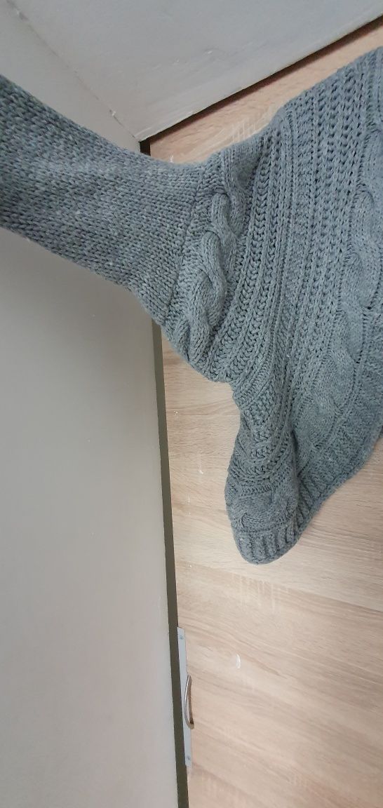 Sweter o grubym splocie