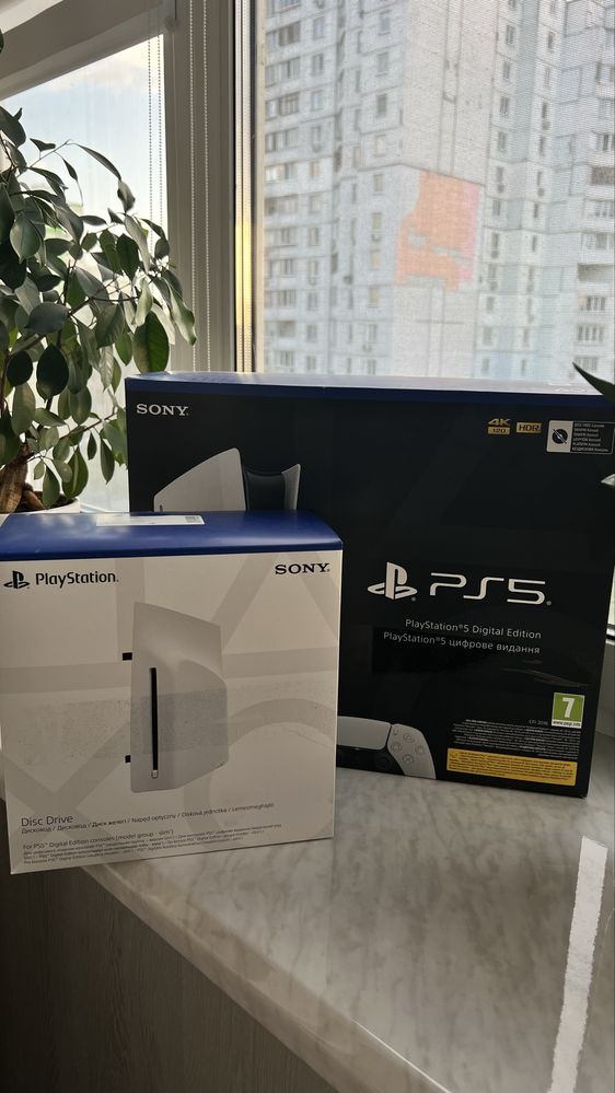 PlayStation 5 Digital Edition + Зовнішній дисковод у подарунок | Нова