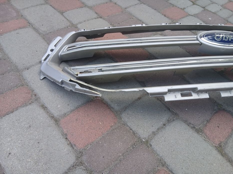 Решітка радіатора Форд Ескейп 2017 під реставрацію