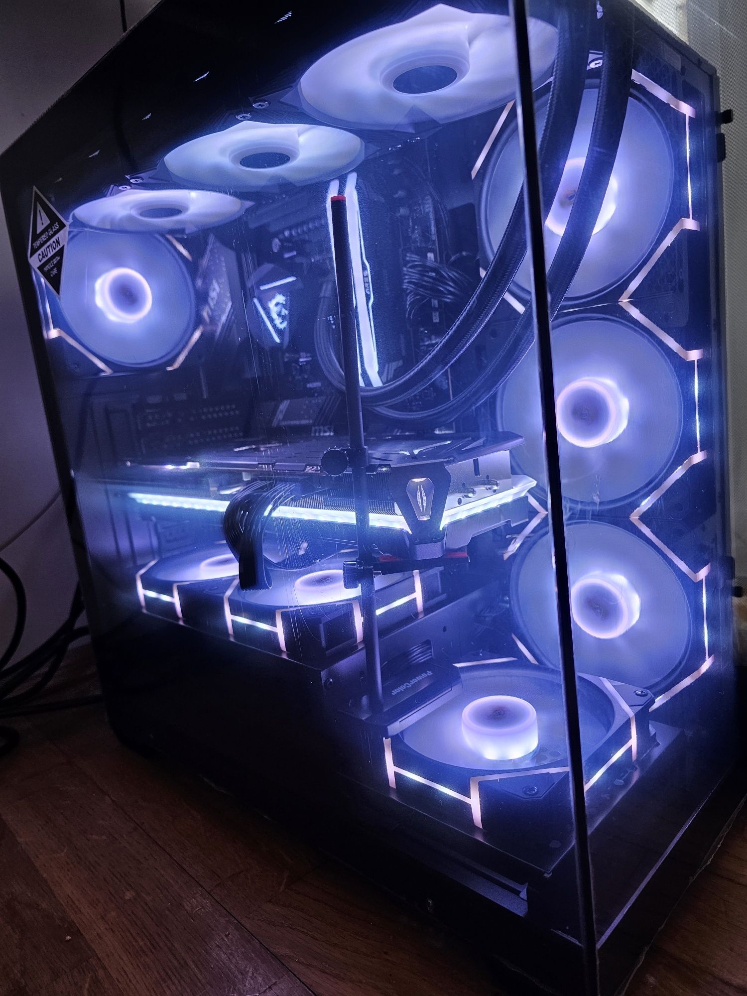 Nowy Komputer Gamingowy ARGB - R5 7500f / RX 7800XT / 2TB / 32GB DDR5