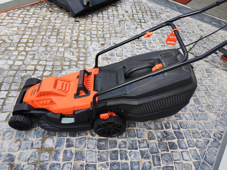 Corta-relva elétrico Black&Decker Novo