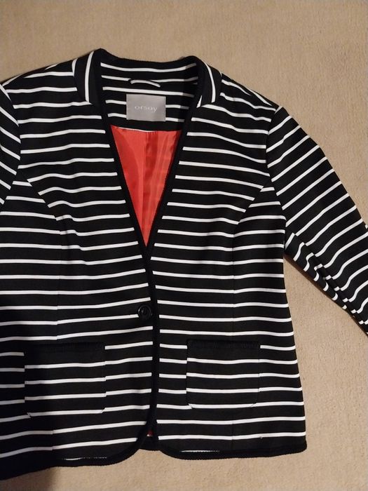 Dwie damskie marynarki