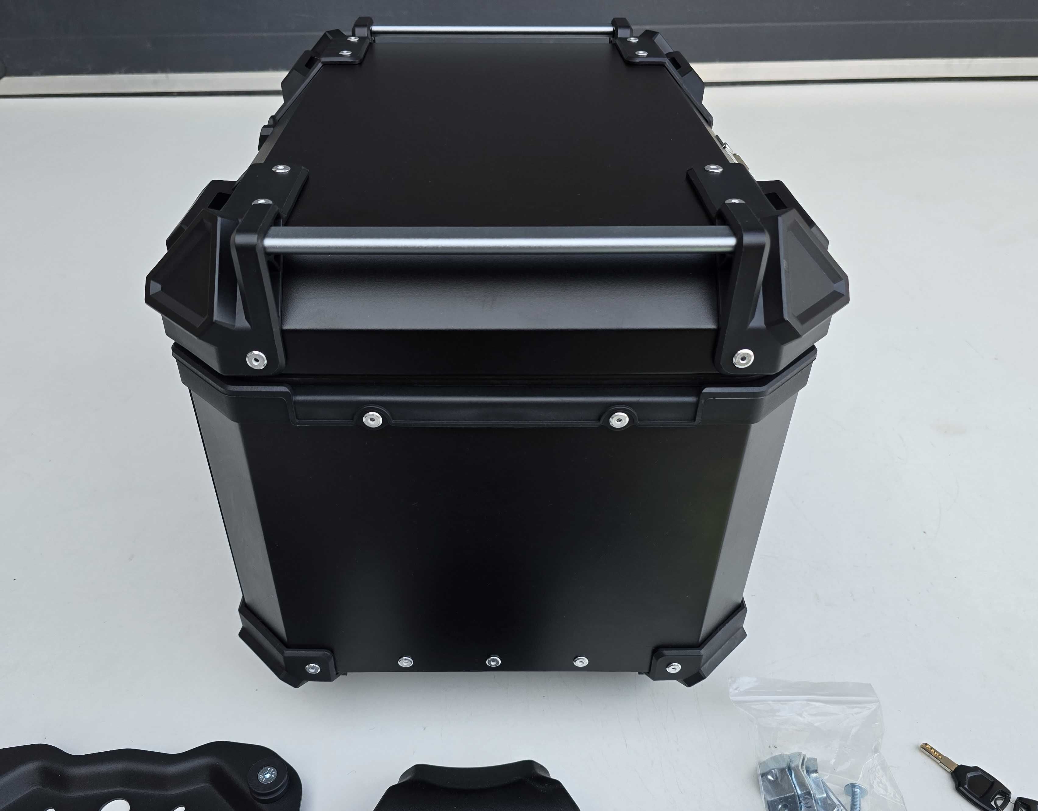 KUFER CENTRALNY Motocyklowy ALUMINIOWY Czarny  50L +Płyta +Oparcie