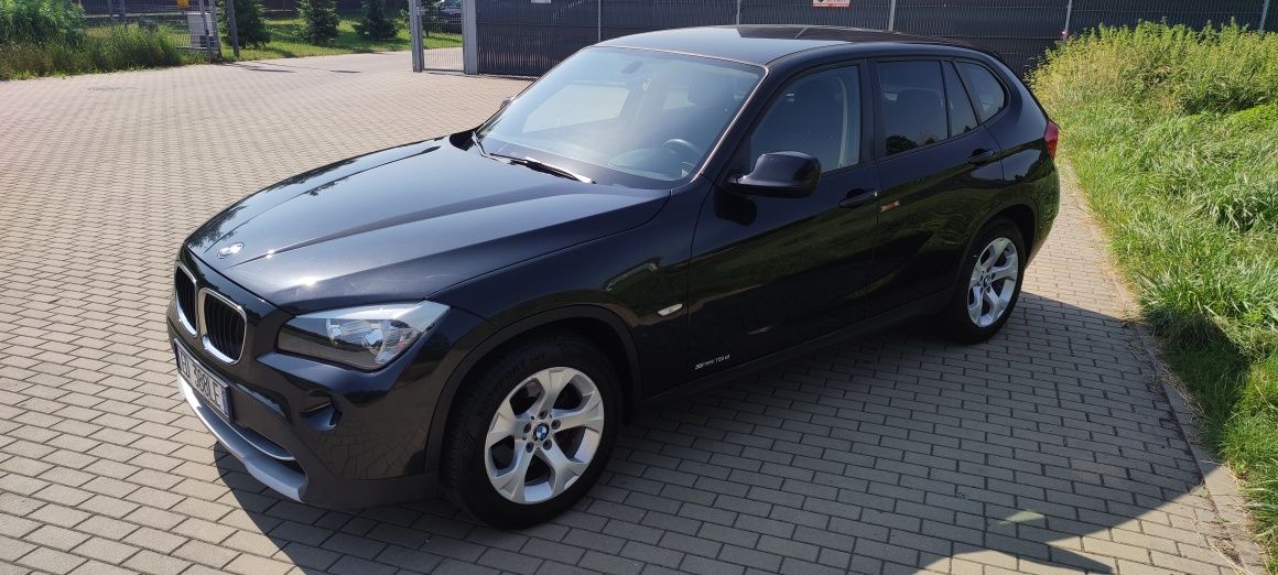 BMW X1 2.0d klimatronic, alu, elektryka. Zobacz BMW uszkodzone przodem