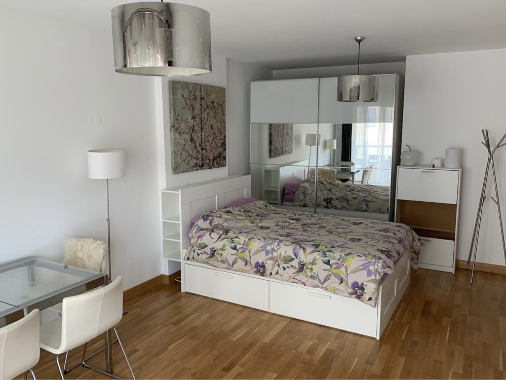 Quarto moderno grande na Alta de Lisboa
