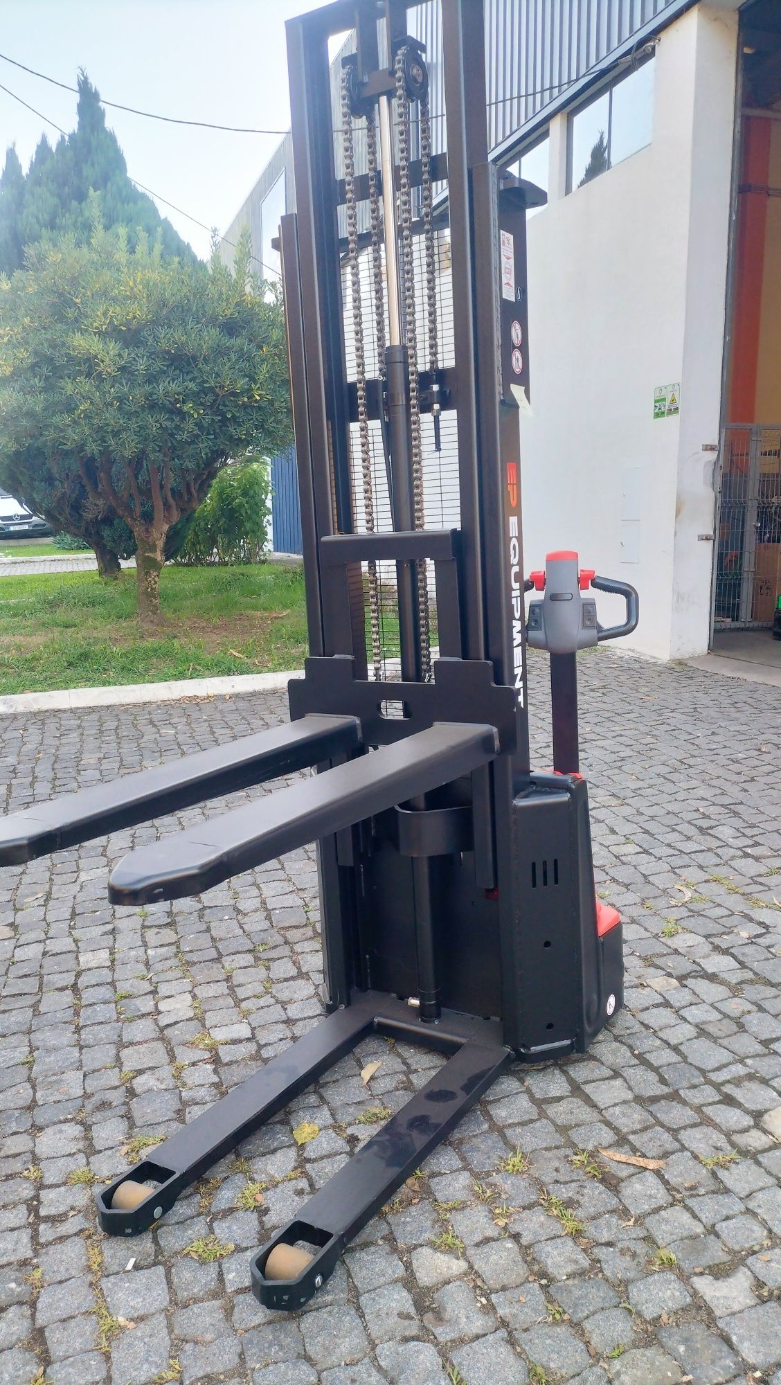 Empilhador/ Stacker 1500kg , 3,50Mt , Novo, 2850€