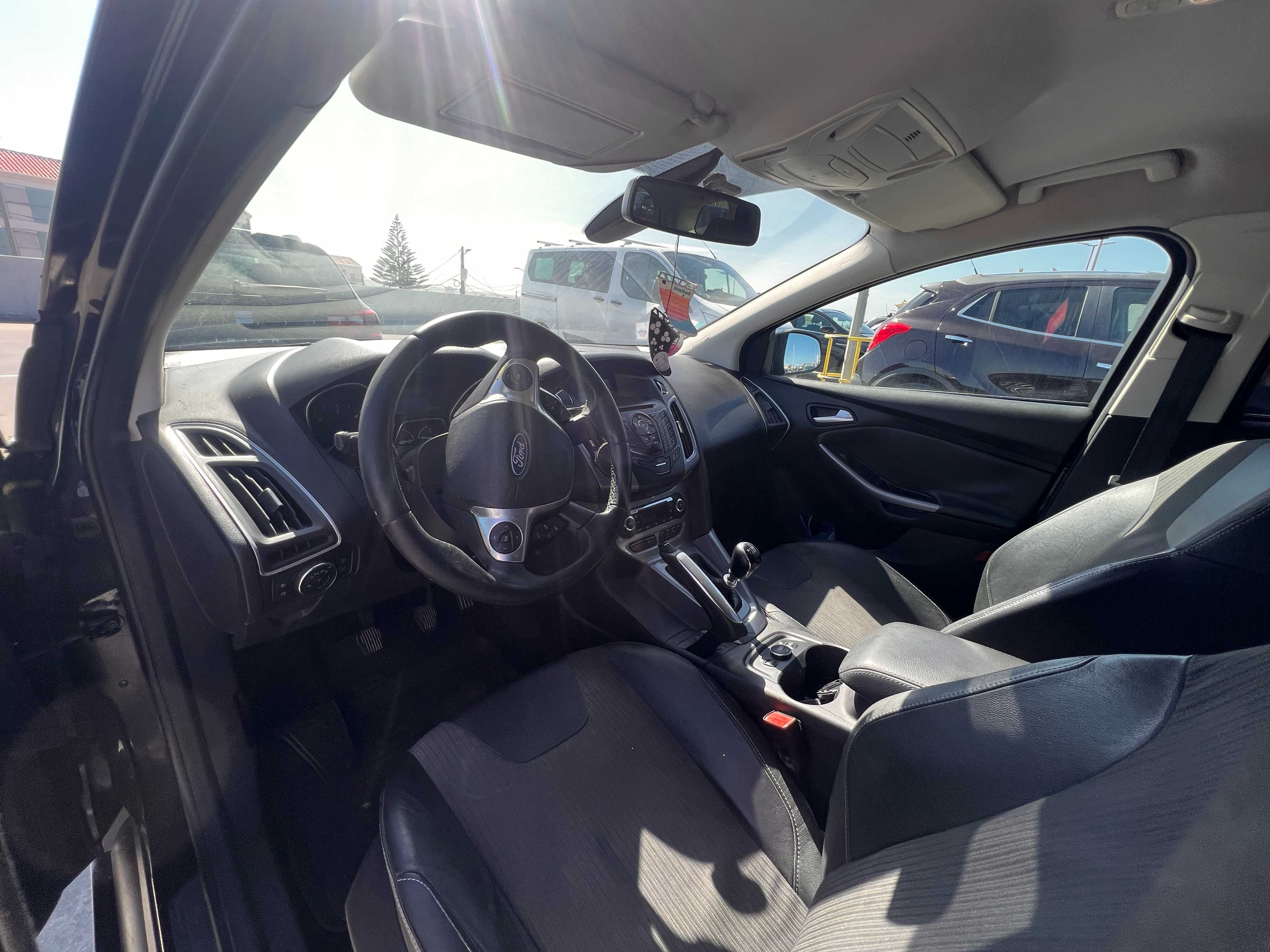 Ford Focus SW 1.6 Titanium 2011 – Full extras, económico e espaçoso
