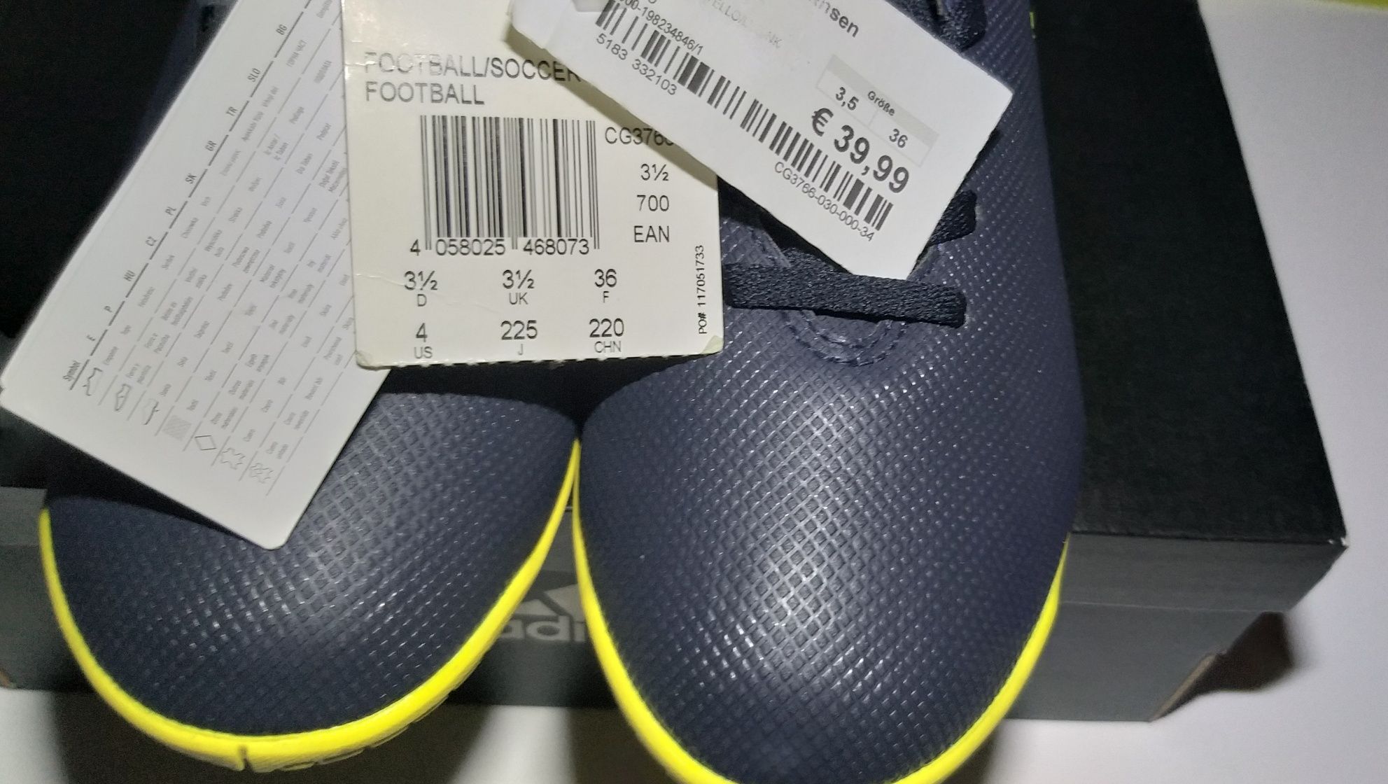 Новая детская футбольная обувь для зала Adidas X 17.4 IN 35p. оригинал