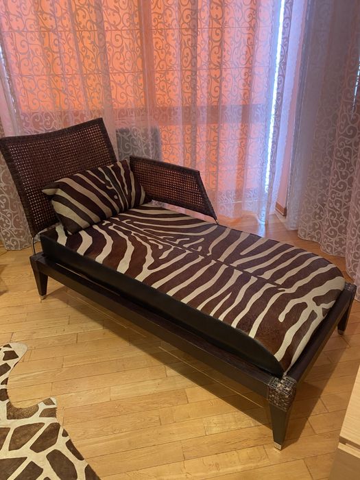 Диван ( оттоманка), натуральна шкіра і дерево, Італія