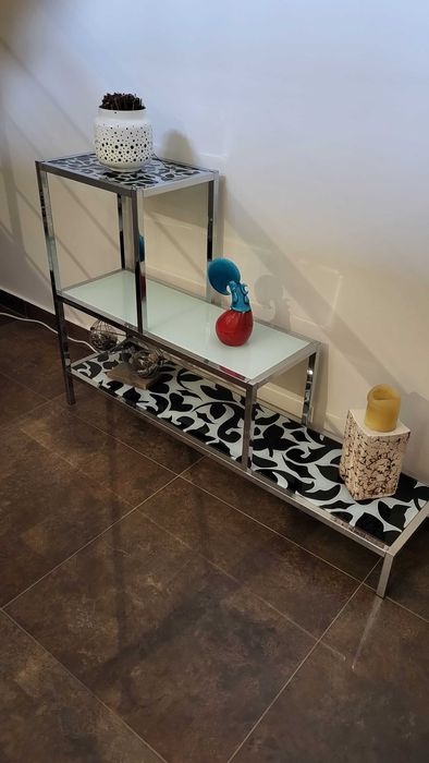 Conjunto mesas e estante.