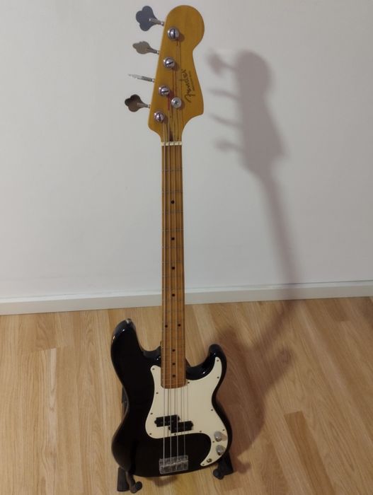Baixo Fender Precision