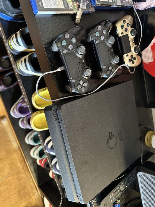 Playstation 4 slim