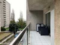 Apartamento T4+1 com varanda  para venda na Rua Orfeão do Porto