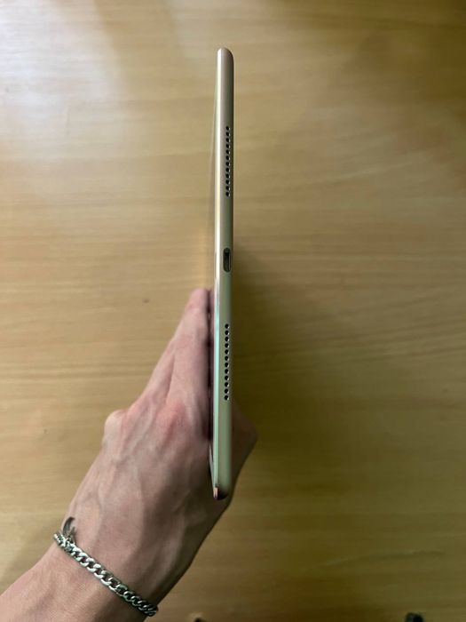 IPad 9.7 Pro 256GB LTE Gold AKB 94% в подарунок захисне скло