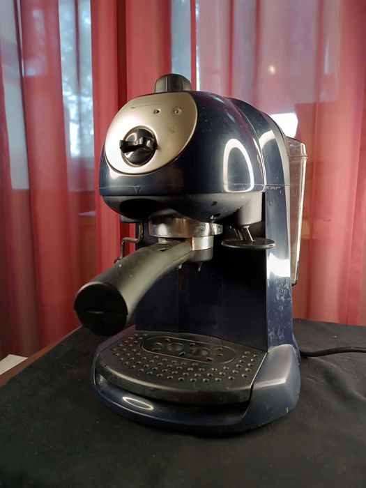 Продам кофеварку рожковую Delonghi EC 190CD