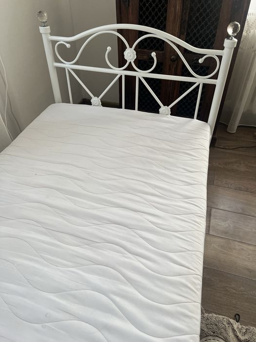 Łóżko z materacem 200x 80