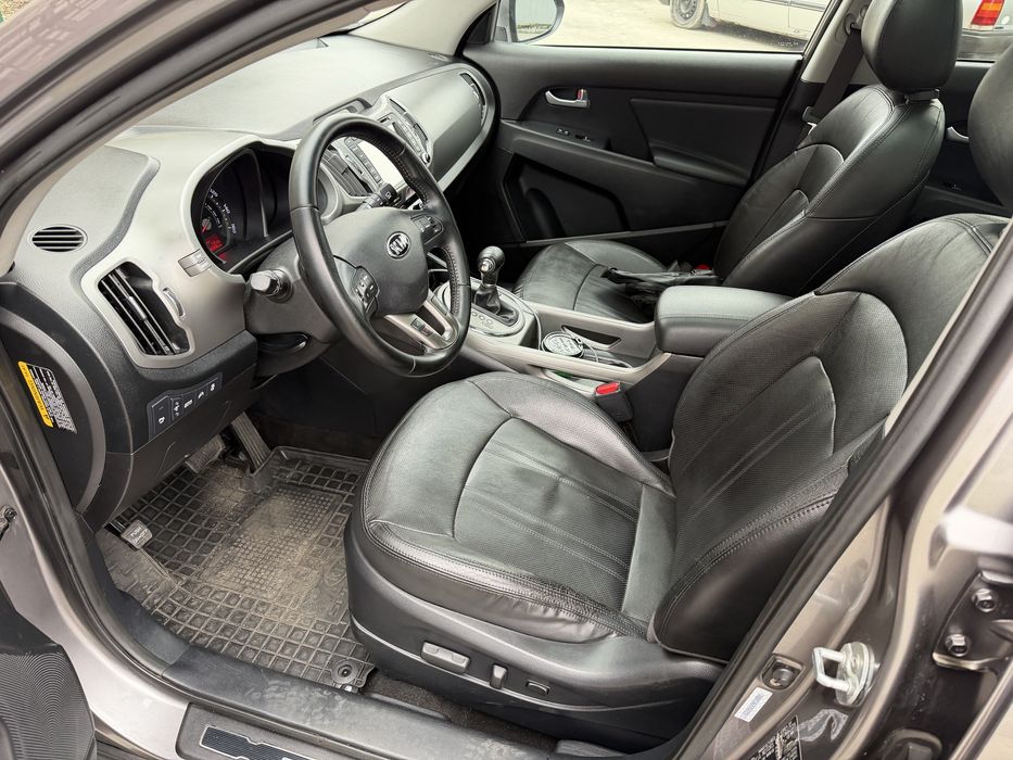 Kia Sportage 12 місяць 2013 2л газ/бензин автомат