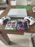 Wymienię bądź sprzedam Xbox One S 500 GB + 2 pady + gra