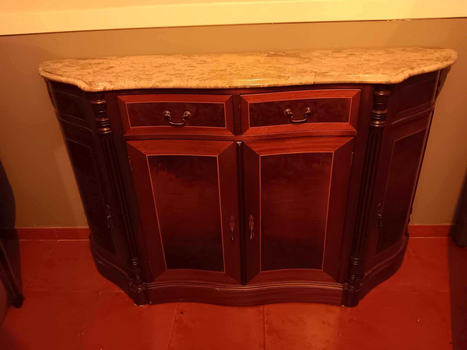 Aparador/Cómoda Curva Clássica com Tampo em Mármore