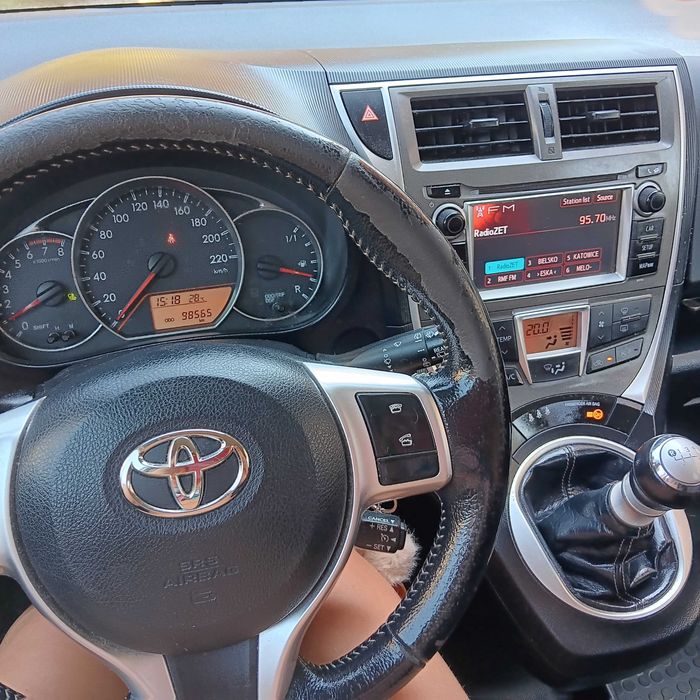 Sprzeda toyota verso-s