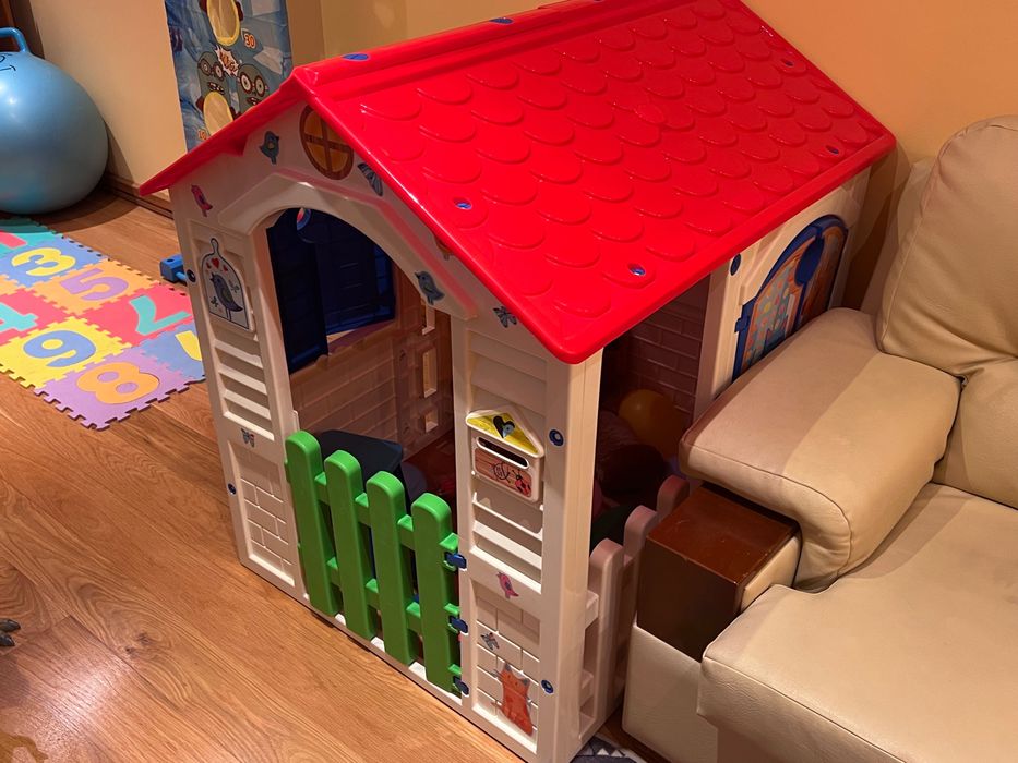 Vendo casinha de brincar nova