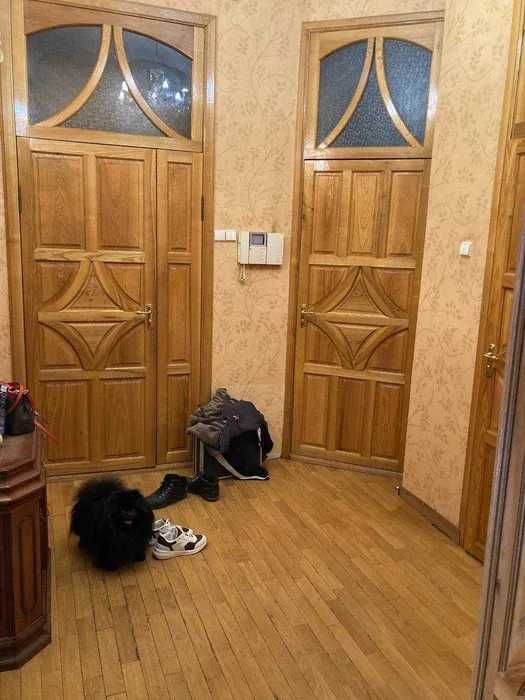 Сдам 3х,комн.сталинку метро Университет
