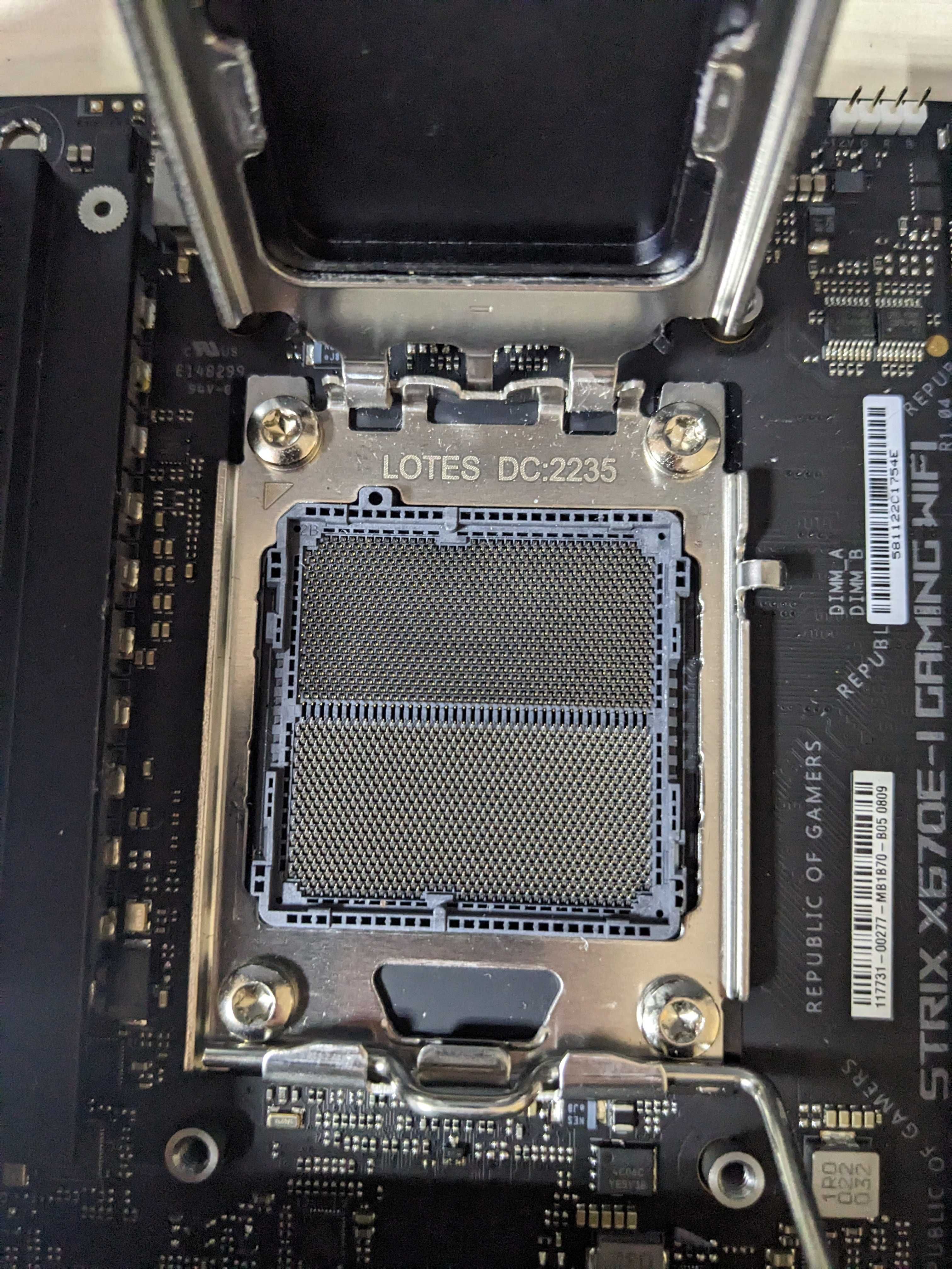 Материнська плата Asus Rog Strix X670E-I Gaming WiFi
