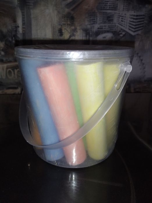 Відерце крейди кольорової