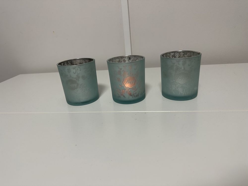 Zestaw trzech szklanych świeczników Happy