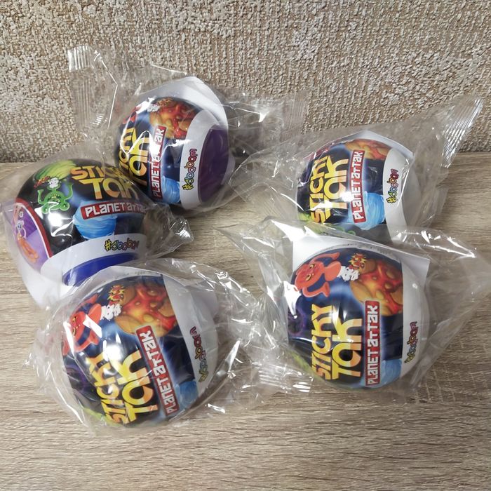Sticky Tak planet attack приліпали