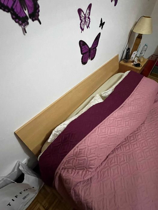 Quarto de casal completo com estrado novo 3 colchão em bom estado