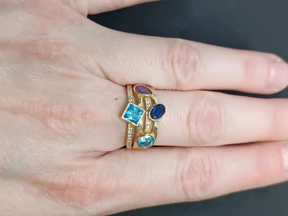 Pierścionek złoty kolorowe kamienie