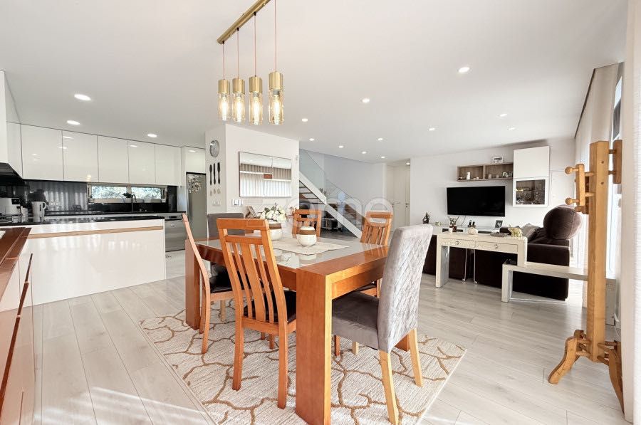 Moradia Geminada T4 no Louro