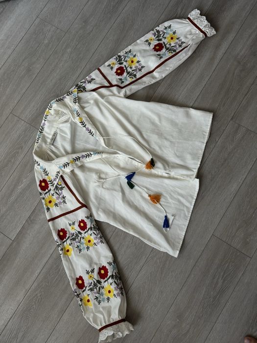 Сорочка з вишитими рукавами