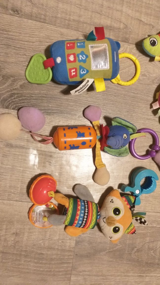 Продам іграшки на коляску, кроватку, подвески