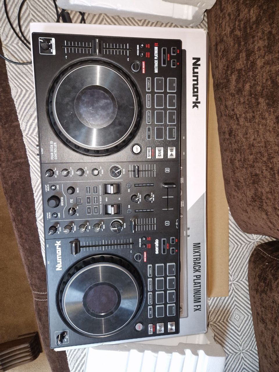 Mixer numark mixtrack Platinum fx