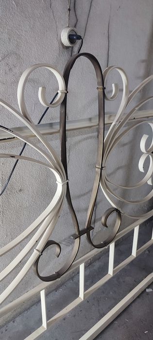 Cama de ferro antiga