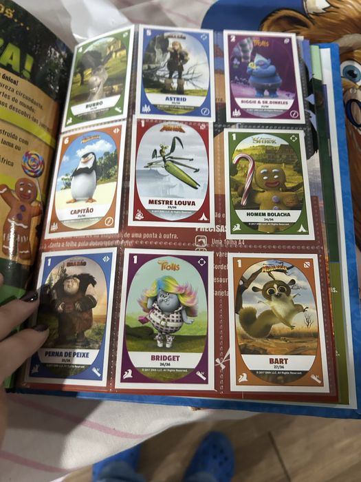 Caderneta joga com os seus herois