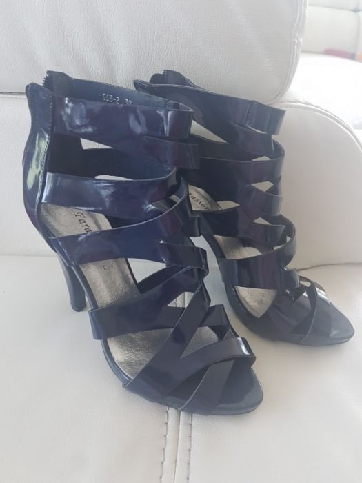 Nowe Granatowe Lakierowane Sandalki Gladiatorki r. 39