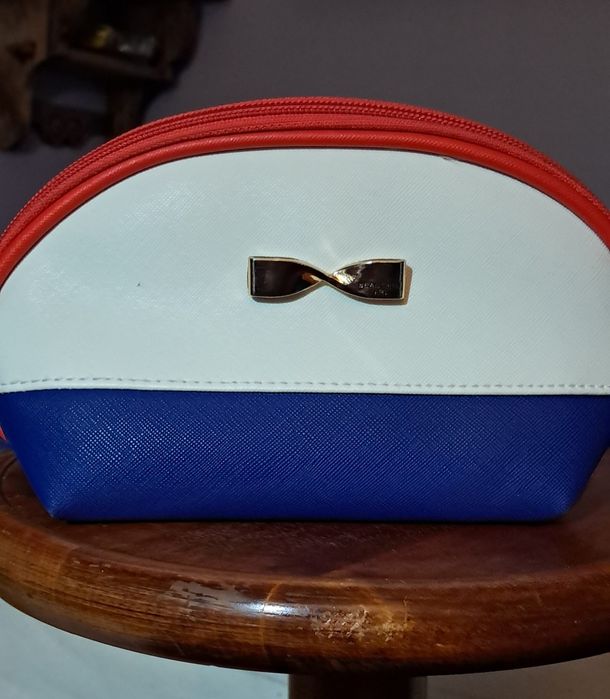 Damska kosmetyczka.