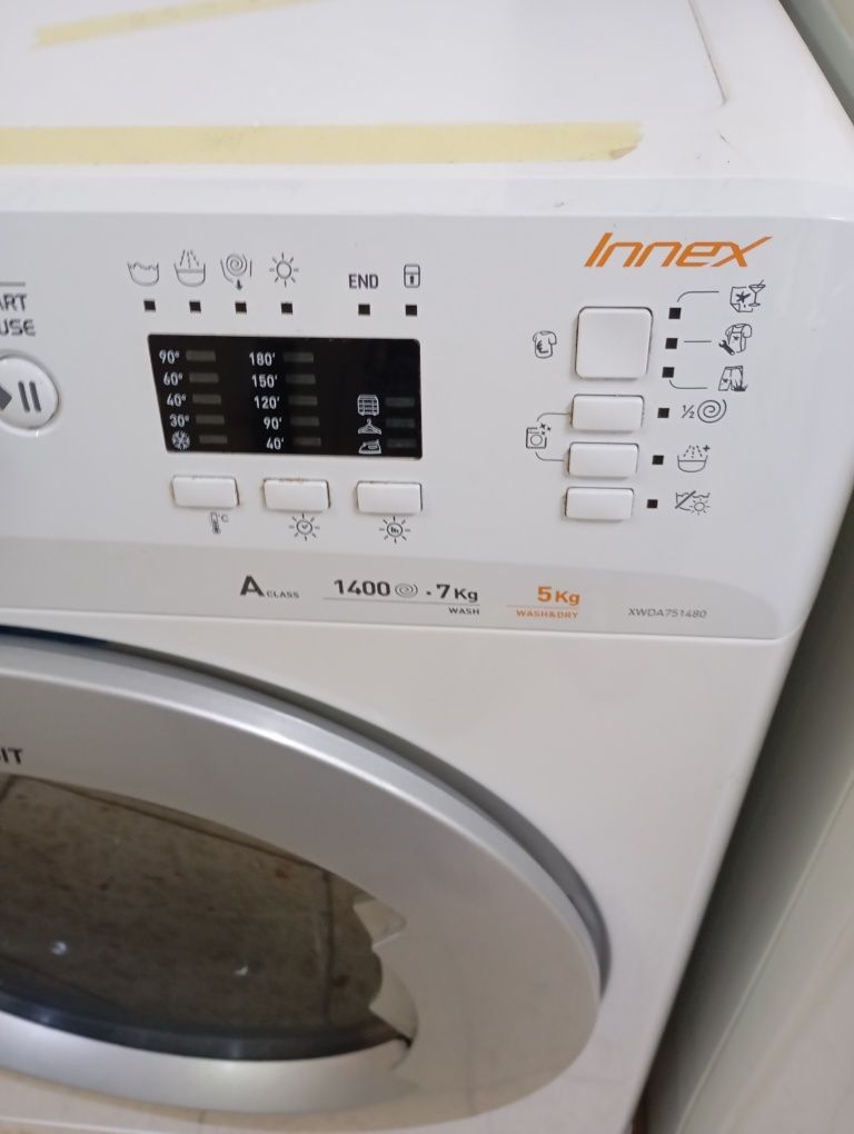 Máquina de lavar e secar Indesit